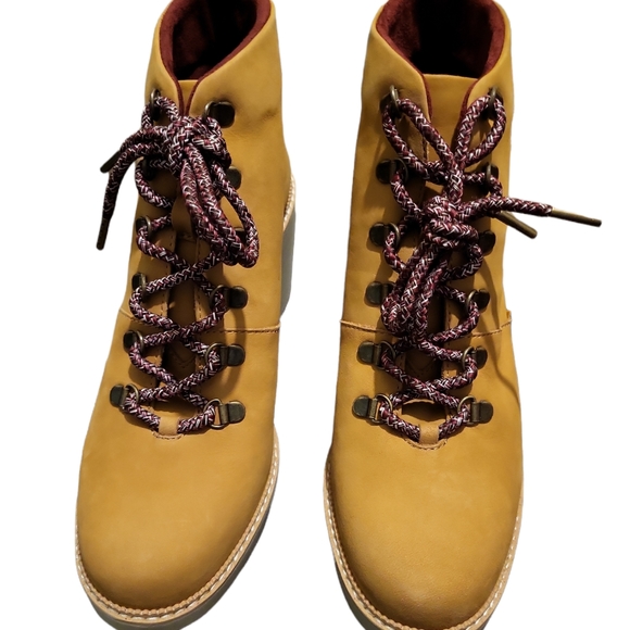 TOMS wedge Ankle lace up boots NWOT - Picture 2 of 3